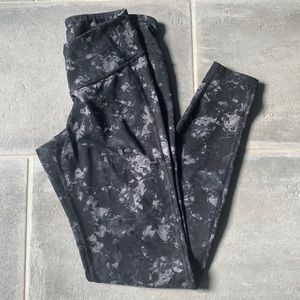 Old Navy Yoga Pants Black and Gray Camo Size S